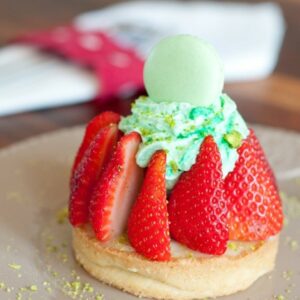 Tartelette Fraises-Rhubarbe pour la fête des Mères (Erdbeer-Rhabarber Törtchen für Muttertag)