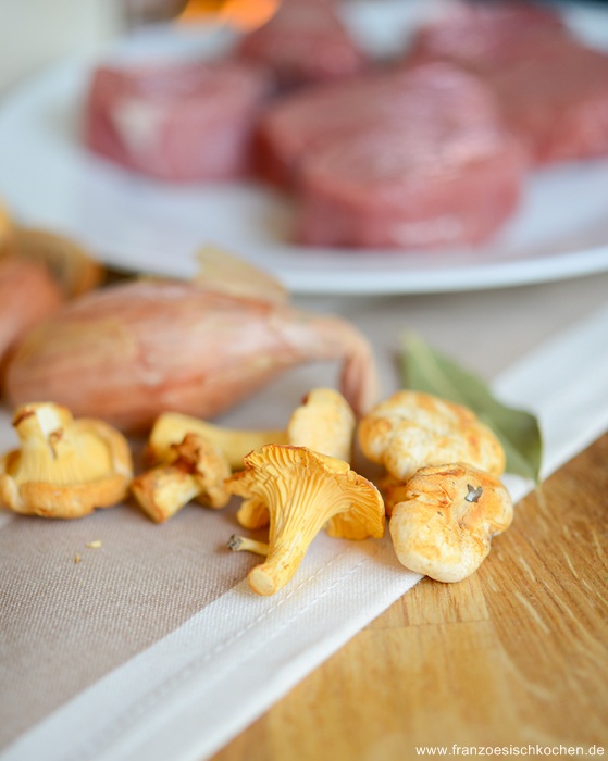 Médaillons de veau aux girolles et sauce au Calvados - Kalbsmedaillons mit Pfifferlinge und Calvados-Sauce DSC_0507 1 Copier