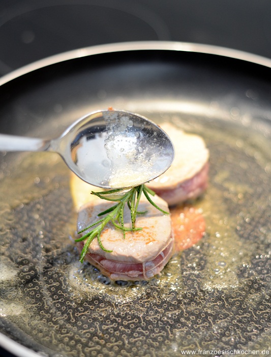 Médaillons de veau aux girolles et sauce au Calvados - Kalbsmedaillons mit Pfifferlinge und Calvados-Sauce DSC_0574 1 Copier