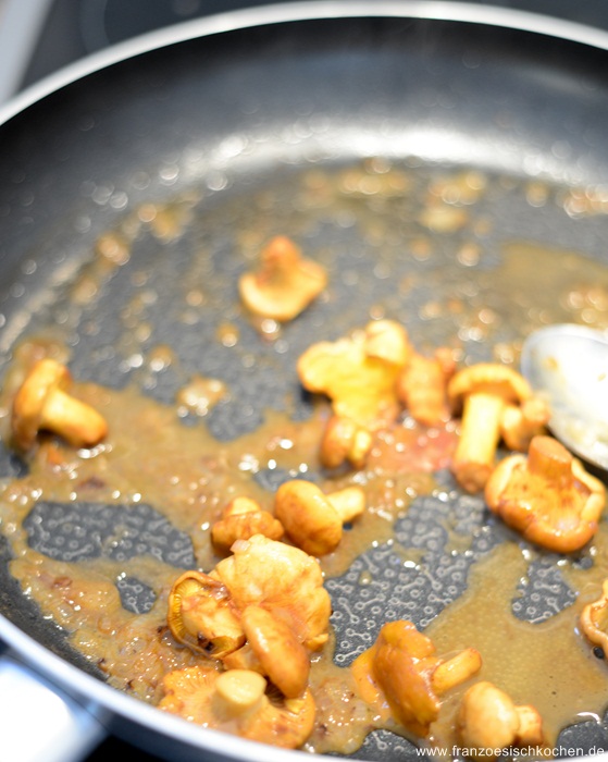  Calvados Sauce Rezept Schritt 6 Pfifferlinge In Pfanne Anbraten