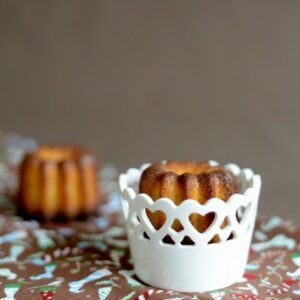 Cannelés mit Pistazien – Cannelés à la Pistache