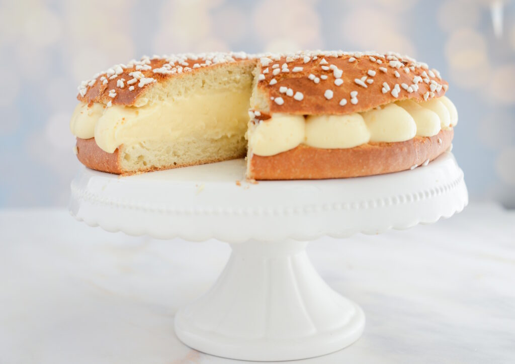Tarte Tropézienne: französischer Brioche-Kuchen Tarte Tropézienne: französischer Brioche-Kuchen Saint Tropez Torte Kuchen