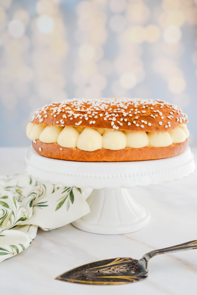 Tarte Tropézienne: französischer Brioche-Kuchen Tarte Tropézienne: französischer Brioche-Kuchen Tarte Tropezienne Französischer Brioche Kuchen