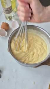 Tarte Tropézienne: französischer Brioche-Kuchen Tarte Tropézienne: französischer Brioche-Kuchen Tropezienne Schritt 32 Creme Patissiere Rühren