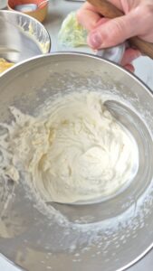 Tarte Tropézienne: französischer Brioche-Kuchen Tarte Tropézienne: französischer Brioche-Kuchen Tropezienne Schritt 47 Creme In Metallschüssel