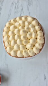 Tarte Tropézienne: französischer Brioche-Kuchen Tarte Tropézienne: französischer Brioche-Kuchen Tropezienne Schritt 54 Brioche Mit Creme Bedeckt