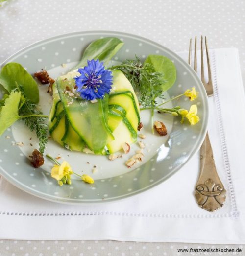 Zucchini-Frischkäse Terrine mit Feigen und Haselnüssen Rezept Zucchini-Frischkäse Terrine mit Feigen und Haselnüssen Rezept