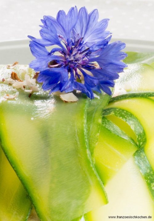 Zucchini-Frischkäse Terrine mit Feigen und Haselnüssen Rezept Zucchini-Frischkäse Terrine mit Feigen und Haselnüssen Rezept