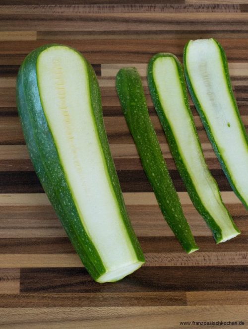 Zucchini-Frischkäse Terrine mit Feigen und Haselnüssen Rezept Zucchini-Frischkäse Terrine mit Feigen und Haselnüssen Rezept