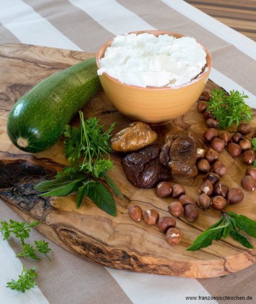 Zucchini-Frischkäse Terrine mit Feigen und Haselnüssen Rezept Zucchini-Frischkäse Terrine mit Feigen und Haselnüssen Rezept
