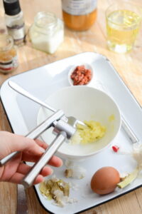 Rouille Rouille Sauce Schritt 5 Knoblauch Pressen In Schüssel