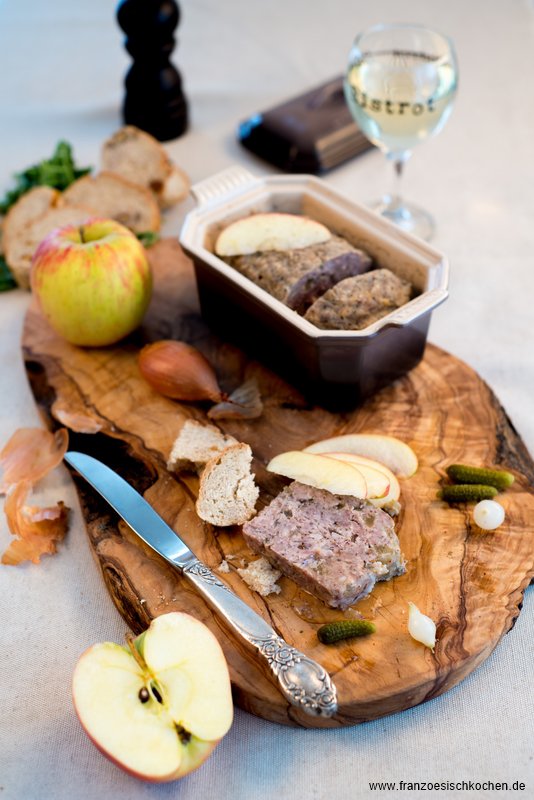 Terrine de canard aux pommes, Calvados et 4 épices (Ententerrine mit Äpfeln, Calvados und 4-Gewürzen) ententerrine-mit-aepfeln-calvados