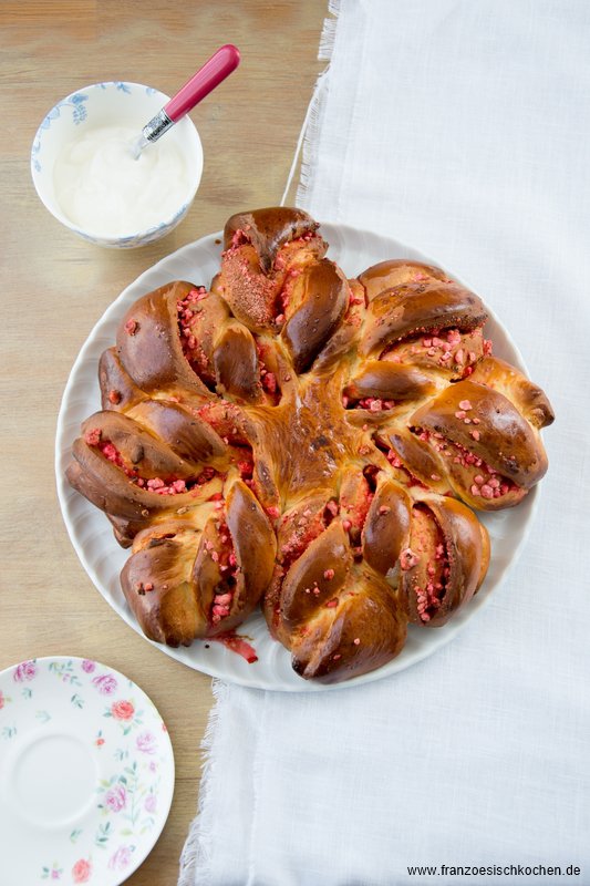 Brioche-Fleur aux pralines roses de Lyon (Hefeteig-Blumen mit Rosa Pralines aus Lyon) DSC_2088 1 Copier