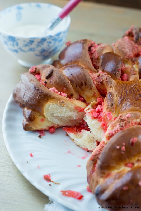 Brioche-Fleur aux pralines roses de Lyon (Hefeteig-Blumen mit Rosa ...