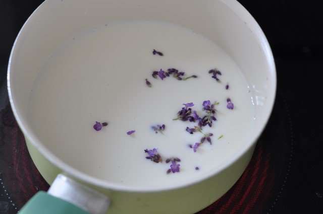  Clafoutis Rezept Schritt 2 Lavendelblüten In Milch Erwärmen Glutenfre Glutenfrei