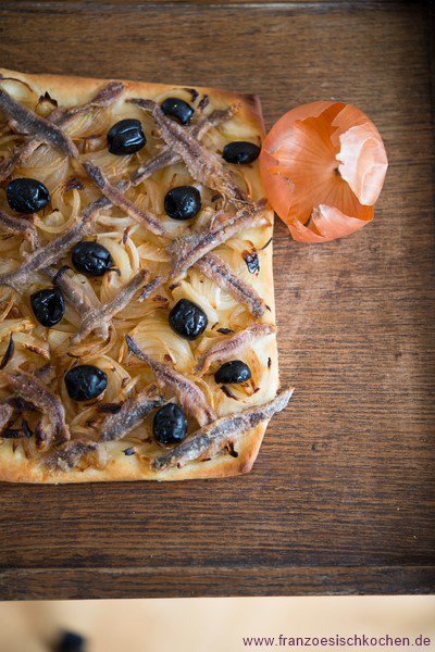 Pissaladière de Nice (Pissaladière aus Nizza mit Zwiebeln und Anchovis) DSC_1195-1-Kopie