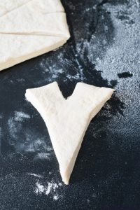 Croissants, mein Rezept! Croissantteig Schneiden 200x300