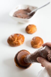Religieuse au chocolat (Schokoladen-Windbeutel) Religieuse au chocolat (Schokoladen-Windbeutel) Schokoladen Windbeutel Schritt 22 Windbeutel Mit Schokoladencreme Fül 200x300