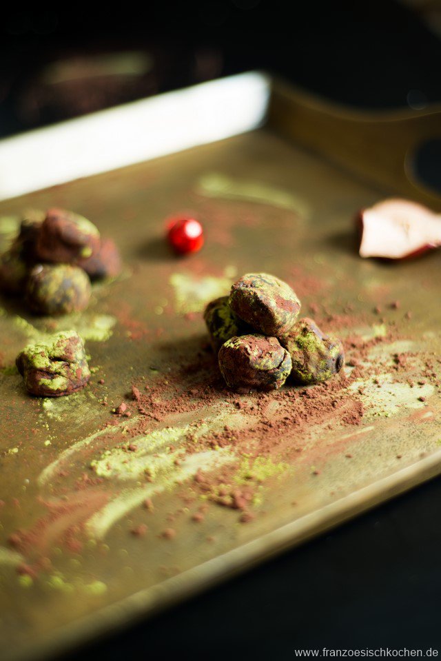 Truffes noires au Matcha (Matcha Trüffeln mit Bitterschokolade) DSC_5283 1 Kopie