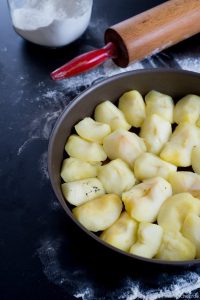 Tarte tatin au caramel au beurre salé (Tatin Apfeltarte mit Salzbutter-Karamell) Tarte Tatin Backen Einfach 200x300
