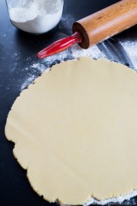 Tarte tatin au caramel au beurre salé (Tatin Apfeltarte mit Salzbutter-Karamell) Tarte Tatin Teig Ausrollen 200x300