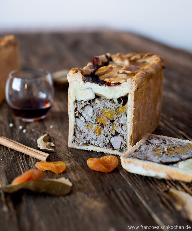 Pâté en croûte abricots-canard  (Terrine im Teigmantel mit Aprikosen und Ente) DSC_6543 1 Kopie