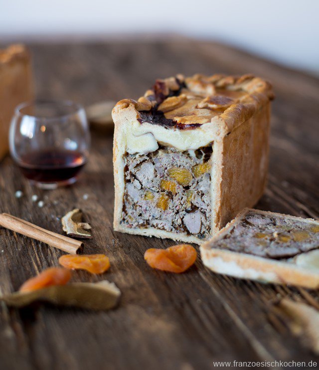Pâté en croûte abricots-canard  (Terrine im Teigmantel mit Aprikosen und Ente) DSC_6546 1 Kopie
