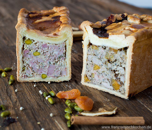 Pâté en croûte abricots-canard (Terrine im Teigmantel mit Aprikosen und ...