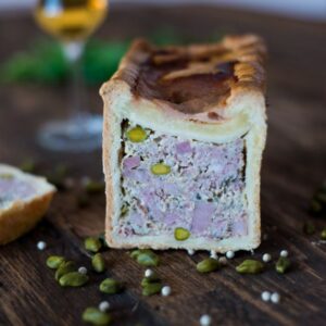 Pâté en croûte au porc, pistaches et Calvados (Pasteten im Teigmantel mit Schwein, Pistazien und Calvados)