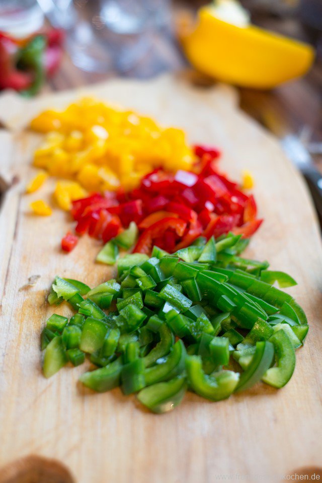  Baskisches Gemüse Schritt 4 Paprika Kleingeschnitten Auf Schneidebret