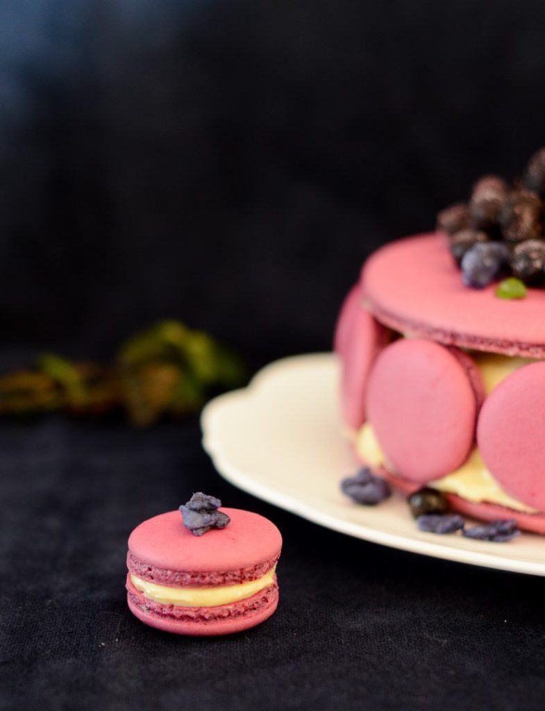 Macarons "tant pour tant", à l'italienne! (Macarons aus italienischer Meringue) Macaron Torte Rezept 785x1024