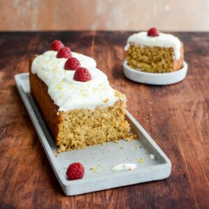 Hafer-Kokosblütenzucker-Kuchen mit Himbeeren)