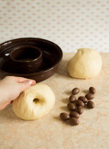 Oster-Brioche mit Pralinen (Brioche de Pâques fourrée aux Pralinés) Oster-Brioche mit Pralinen (Brioche de Pâques fourrée aux Pralinés) DSC_2190 1 Kopie 219x300