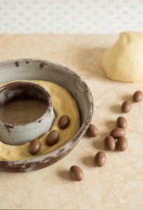 Oster-Brioche mit Pralinen (Brioche de Pâques fourrée aux Pralinés) Oster-Brioche mit Pralinen (Brioche de Pâques fourrée aux Pralinés) DSC_2195 1 Kopie 204x300