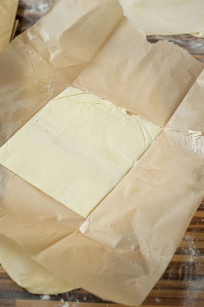  Hefe Blätterteig Schritt 14 Butter In Teig Einschlagen