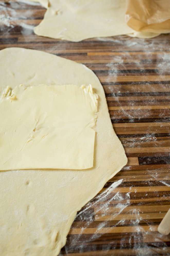  Hefe Blätterteig Schritt 15 Butterplatte In Hefeteig Einschlagen