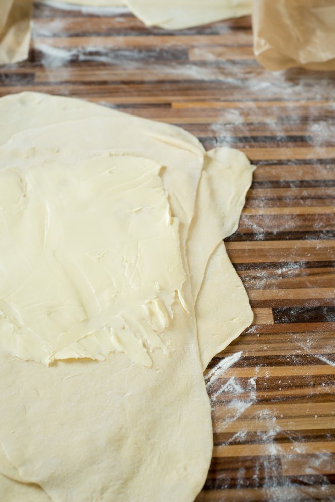  Hefe Blätterteig Schritt 17 Butterziegel In Hefeteig Einschlagen