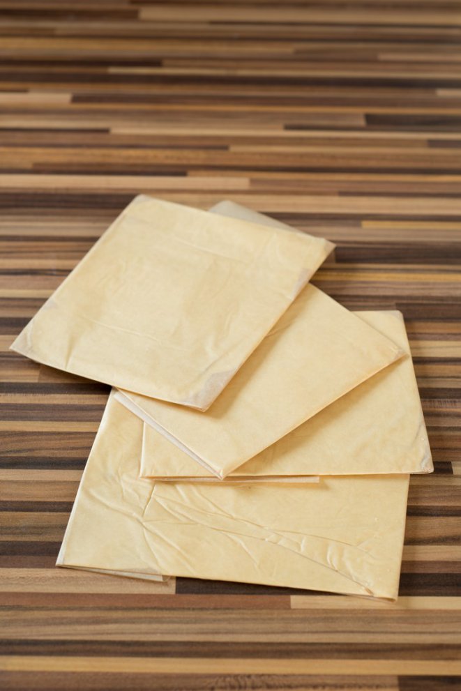  Hefe Blätterteig Schritt 5 Gefaltete Teigtaschen Auf Holz