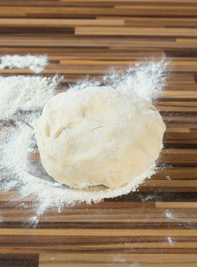  Hefe Blätterteig Schritt 6 Hefeteig Kugel Auf Arbeitsfläche