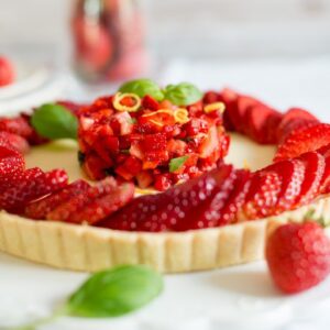 Erdbeertarte mit Zitrone und Basilikum