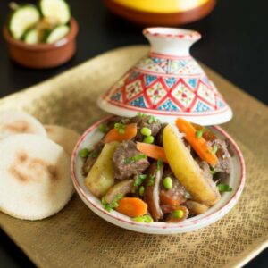 Tajine d’agneau au citron confit et à la rose (Tajine mit Lamm, konfierter Zitrone und Rose)