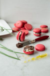 Herzhafte Macarons mit Tapenade und Olivenöl - Macarons à la tapenade pour l'apéritif DSC_2542 1 Kopie 200x300