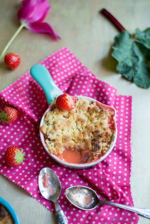 Crumble Grundrezept mit Rhabarber und Erdbeeren DSC_4387 Kopie