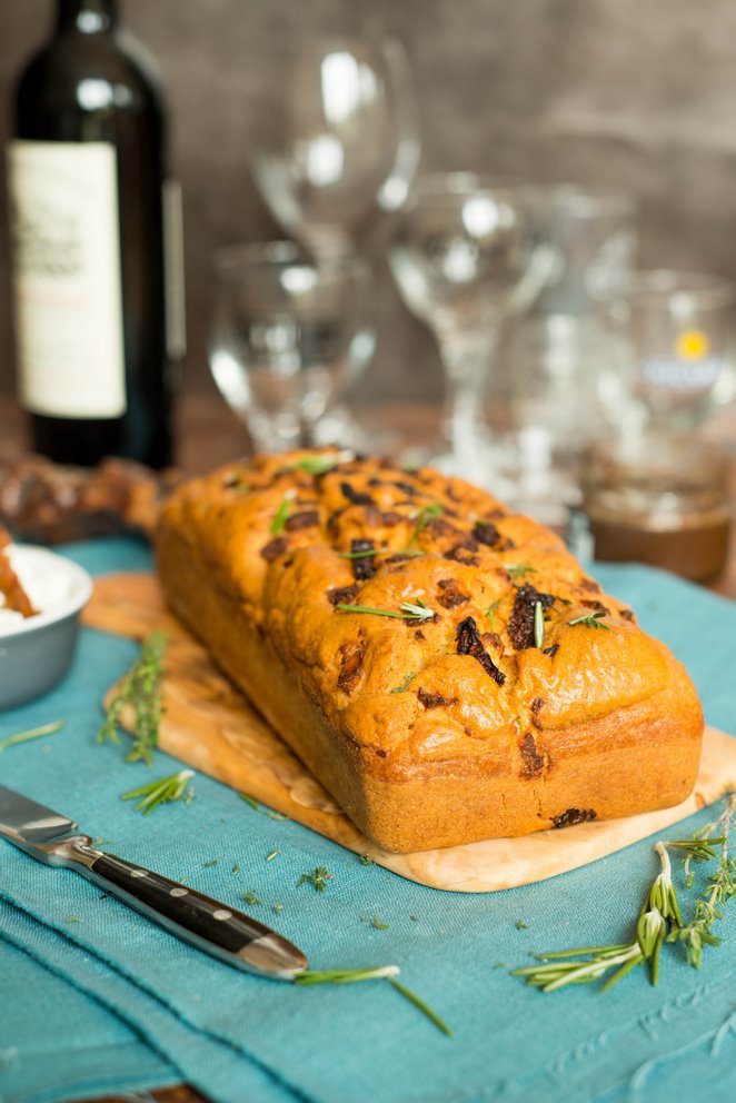 Pikanter Kuchen mit Tomaten und Feta (Cake salé tomate-féta) Rezept