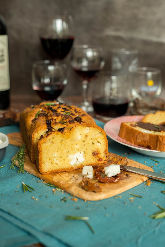 Pikanter Kuchen mit Tomaten und Feta (Cake salé tomate-féta) Rezept ...