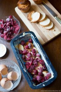 Armer-Ritter-Kuchen mit Brioche und Himbeeren (Gateau de Pain perdu à la brioche et aux framboises) Pain Perdu Brioche Schritt 7 Himbeeren Und Brioche In Backform