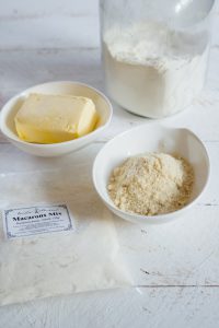 Eiweiß übrig? Wie wäre es mit einer Blaubeer-Zitronen-Visitandine