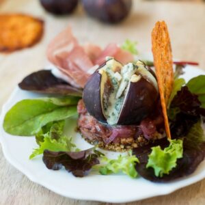 Exquisite Vorspeise mit Feigen und Roquefort