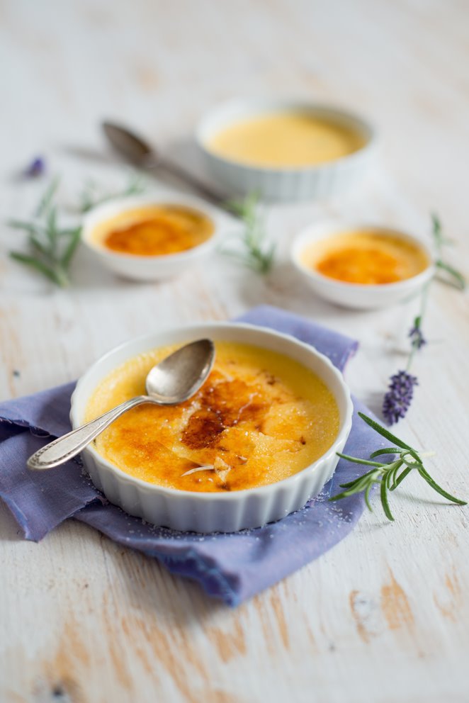 Crème brûlée mit Rosmarin Rezept - franzoesischkochen.de