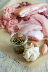 Kaninchen-Terrine mit grünem Pfeffer (Terrine de lapin au poivre vert) DSC_7481 Kopie 200x300
